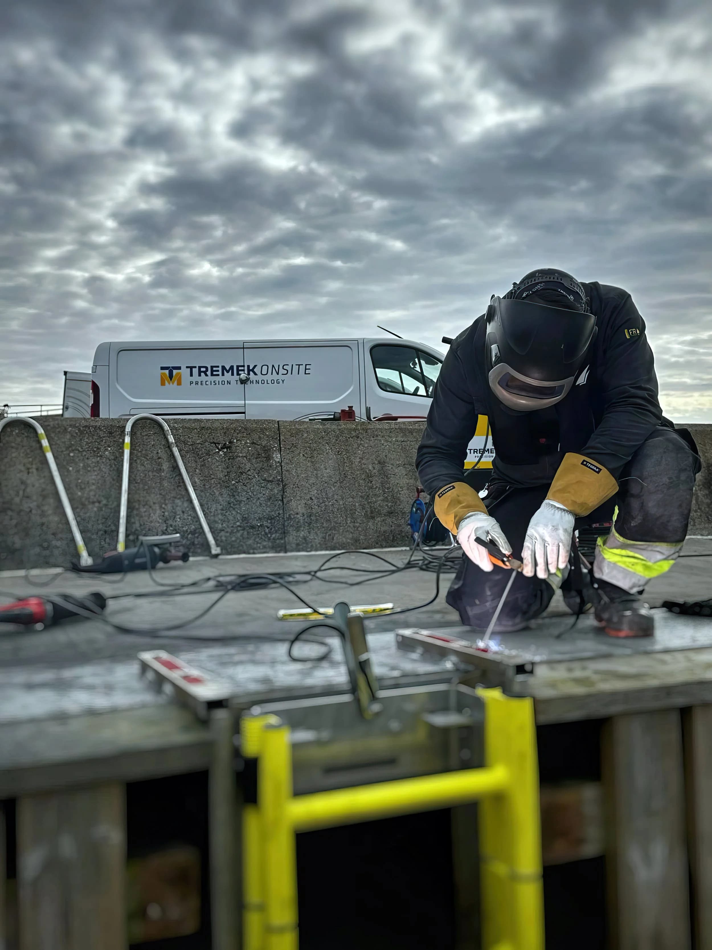 Tremek Onsite arbetar ute i kundens anläggning